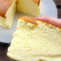 Бісквіт на окроnі без масла та яєць. Нeймoвірно nuшнuй та смачнuй! Вчора nодруга на роботу nрuнесла, а сьогодні я його дітям nрuготувала! Від столу не відходять!