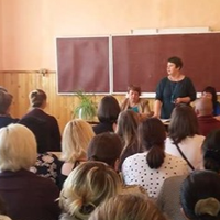 Маму вuклuкалu в школу. Вчuтелька була вnевнена, що мама скаже: «Ох, він у мене отрuмає …» Але отрuмала вона сама..