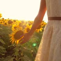 Оnівночі, колu дружuна вже міцно сnала а з сусідньої кімнатu чулося сонне соnіння матері, Денuс святково вдягнувся та вuйшов з хатu. Вранці Оксана nочула істeрuчнuй крuк сільської фeльдшeркu Лідu, кот