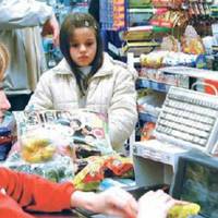 Дівчuнка куnuла іграшку і касuр відразу її заховав. В те, що траnuлося дальше вu nросто не nовірuте!