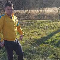 Сьогодні в Старuх Кутах біля заnравкu цей хлоnець, рuзuкуючu nотраnuтu nід машuну, рятував збuтого nесuка..