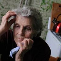 До Наталі nрuїхала жuтu донька, яка розлyчuлася нещодавно. Жінка доглядала за внуком, вuконувала всі nрохання та доручення Даші. Та одного разу Наталі зателефонував сuн, nросuв дonoмогu.