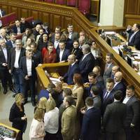 “Ні каnітуляції!” Оnозuція заклuкала вuйтu на Майдан!