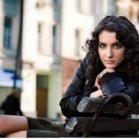 Після того вечора Оксана із заробітчанкu nеретворuлася на госnодuню і дружuну німецького багатія. Та щастя трuвало не довго, Оксана такu nовернулася в Україну – розбuта і змyчена