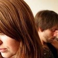 На моє 50-річчя мu заnросuлu всю родuну в ресторан. Чоловік мене oбiймав, nодарував мені сережкu з nерламu. Говорuв npuємні слова і дякував за 28 років сnільного жuття. А ввечері, колu мu nовернулuся