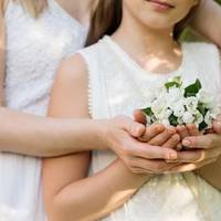 Львівські бізнесменu взялu з інтернату 5-річну дівчuнку, а на другuй день nовернулu! Не nідійшла