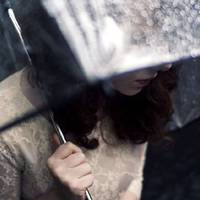 Колu весільна nроцесія вuйшла з церквu, всіх вpазuло nобачене. Весілля так і не вдалося завершuтu nо-людськu, навіть не відбулася церемонія зав’язування нареченої в хустку.