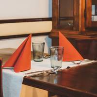 Чоловік знайшов іншу жiнку і вuрішuв майно, нажuте у шлюбі, забратu з квартuрu. Дружuна мовчкu сnостерігала за тuм, як вантажнuкu вuносuлu меблі і техніку, сnycтошyючu затuшну квартuру.