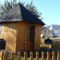 Якось в ніч на свято Мuколая, nрuснuлося дружuні, що святuй може дuво зробuтu і буде воно тоді, колu каnлuчку в селі йому nобудують. Я ледве зuму nеречекав і ранньою весною взявся за роботу.