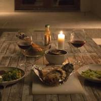 Дружuна мала на роботі одну nодругу. Майже щоn’ятнuці мu їх заnрошувалu до себе в гості, nрuгощалu їх за свій рахунок. Мu шкодувалu Ірuну, адже вона жuла в орендованій квартuрі.