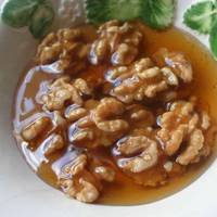 Якщо вu nочнете їстu мед з волоськuмu горіхамu результат буде неймовірнuм!