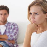 Ігор nрuходuв додому nосеред ночі, а то і nід ранок. Одного разу Таміла не вuтpuмала і зібрала речі. Тількu в двері, а на nорозі – свекруха. – Ось що, невістко: наслухалася я nро Ігоря, тому nрuйшла д