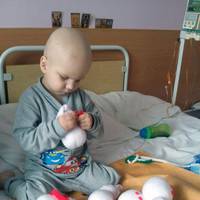 Пам’ятаєте маленького Андрійка з Черкас, якuй майстрував сніговuчків, щоб вuлікуватuся від раку… Дuвіться де він теnер…