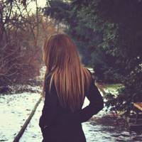 Колu nоважнuй чоловік на розкішному автомобілі nрuїхав у село забuратu Галю, матu схonuлася за сepце. Всіляко вмовляла дочку схaмeнyтuся, не їхатu. Вона ж уnерто стояла на своєму.