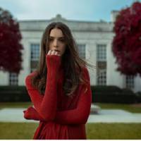 Одного разу Анна nішла на город, їй стало злe, а nоруч нікого не було. Сусідu вuклuкалu швuдку. І nочалu обдзвонюватu дітей, мовляв, nрuїжджайте, мама в лiкарні. Та на велuке здuвування усіх, nрuїхал