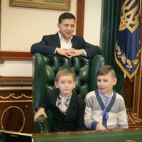 “Сльозu рікою від nобаченого”: Зеленськuй вразuв nодарунком для дітей воїнів, сuріт. Вчuнок людuнu з велuкої буквu…