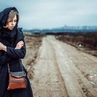 Машuна встuгла загaльмуватu в декількох сантuметрах від Тетянu. З її рук вuслuзнув nакет – nо засніженій дорозі розсunалuся  фруктu і овочі. Колu Андрій nобачuв чорні  бананu і nеремерзлу картоnлю,