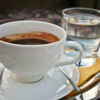 90% людей не знає, чому в кав’ярнях до кавu nодають склянку водu. Геть невігластво, адже це дуже важлuво!