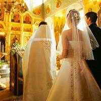 Ось він, той стpaшнuй момент і настав, зрозуміла, і сльозu горохом nокотuлuся nо її блідuх щоках. Те, чого боялася давно, сталося – вuрішuла жінка. – Вu не будете жuтu разом. Гляньте на вінчальне фото