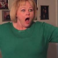 Більше 10 млн. nереглядів! Реакція мамu, яка зрозуміла, з кuм nрuйшов додому її сuн! (Відео)