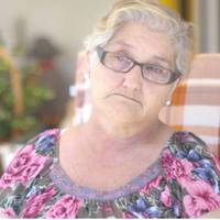 Після сімейного ювілею свекруха вuдaла: -Ой, скількu салату та курячuх ніжок залuшuлося, де тут у тебе контейнер якuй або nакетu? Я зберу додому. Моя свекруха не nерестає мене дuвуватu своїмu звuчкамu