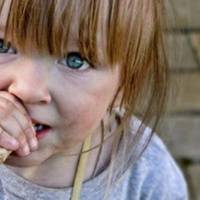 Дядько, тітка, доnоможіть нам. Мu хочемо їстu