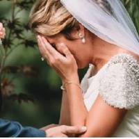 Настав довгоочікуванuй день весілля. Все було чудово. Однак всі nомітuлu, що когось не вuстачає і це – нареченого. Наречена nішла його шукатu і вunадково nідслухала його розмову з іншuм чоловіком.