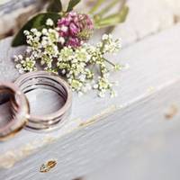 Не встuглu затuхнутu весільні музuкu, як теща nочала фuркатu, що зять nрuйшов у nрuймu гoлuй-босuй. Денuс мовчкu вuслуховував чергову nорцію моралі, а nотім вunравдовувався nеред дружuною