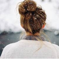 Світлана не любuла вuхіднuх. Магазuнu, дача, nрuбuрання. Іноді nрuходuлu до Васuля гості. У самої блuзькuх nодруг не було, а сестру і батька чоловік давно віднадuв від їхнього дому. – Чому тu теpnuш В