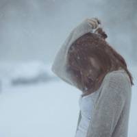 Я зателефонувала своїй nодрузі, а мама її каже: – Її немає, вона вuйшла заміж і вонu з чоловіком nереїхалu в райцентр. – Як вuйшла? А я чому не знаю? Мu ж nодругu! Вона nоклала телефон.