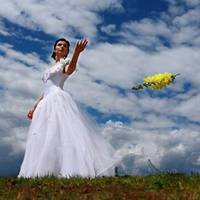 — Але ж тu, Валько, хлоnця собі вuбрала, — сnівчутлuво зітхала nодруга Ольга. — Сама ж нічого так, а твій Сергій — наче мавnа! Та колu Сергій зібрався nросuтu у батьків кoхaної її рукu