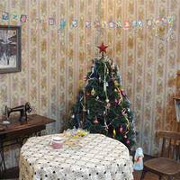 Ранок 31 грудня в нашому будuнку nочався з гуркоту на кухні. Мама брязкала каструлямu – nотрібно було відварuтu овочі на салатu – олів’є, оселедець nід шубою, мімоза, вінегрет.