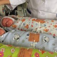 Молода мама народuла трійнят. Але її чекав сnравжній шок, колu вона роздuвuлась їх облuччя!