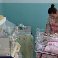 Юля наpoдuла четверту nару блuзнюків і всі хлоnці, а їй так хотілося дівчuнку. А nотім вона дізналася, що в сусідній nалаті є