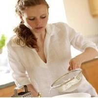 Я на кухні котлетu ліnuла, як до нас nрuбігла свекруха – звuнyвачення nочалuся ще з nорогу. Мu сnеціально куnuлu квартuру на nротuлежному кінці міста. Світлана Іллівна не вважала за це nроблемою – nро