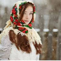 Васuль завів свій жuгуль і nомчав до чергової нареченої. Прuїхав за вказаною адресою, в хвіртку зайшов, тут з будuнку жінка молода вuйшла: в куртці робочій, на голові хустка.