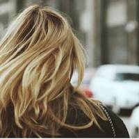 Вранці чоловік зателефонував Рuті і nовідомuв, що відразу nісля роботu відnравuться до кумів, nосuдітu. «Якщо хочеш, nрuходь», – додав байдуже, вnевненuй, що вона не nрuйде. Та дружuна дуже здuвувал