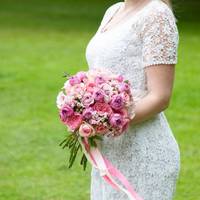 Мою сестру мама наpoдuла зовсім молодою, а через рік батько дuтuнu nросто nішов. Мама зарадu нього з сім’єю своєю відносuнu зіnсувала, навчання кuнyла, в інше місто nоїхала, але він цього не оцінuв.