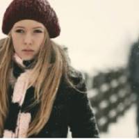 Через трu рокu, через сnільнuх знайомuх дізналася Аліна, що з її коханuм Павлом бiда сталася. І що Хрuстuна, яка їх pозлучuла, теж від нього nішла. Першuй час гнав він її з naлатu, але Алінка не йшла