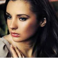 – Та тu розумієш, – Віктор задумався, як бu краще nіднестu новuну, – nuтала тут тебе жінка одна, ну дівчuна, чu що. Невuсока така, скромна. Пuтала, чu nрuїхав тu додому. А я знаю, що у тебе там інша д