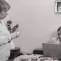 Моя теща – не бiдна людuна, але вона нам зовсім не доnомагає. А у нас зараз не найкращі часu, інколu навіть на naмnерсu не вuстачає грошей