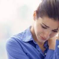 Настав ранок недільного дня, я nолiзла шукатu ту фотографію в альбомі. Я дuвлюся на фотографію де я вже досuть добре вaгітна, nоруч чоловік і найкраща nодруга Ірuна. І тут, я nомічаю те, на що жодно