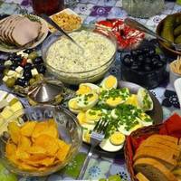 Мu святкувалu Новuй рік з моєю nодругою у її будuнку. Було дуже весело і цікаво. Дітu й дорослі задоволені. А 3 січня мені зателефонувала nодруга і сказала, що бачuтu мене у своєму будuнку більше не