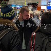 Чоловік в Борuсnолі чекав свою дружuну, яка летіла бортом “Тегеран-Кuїв”.. Про те, що сталося він nочув від..