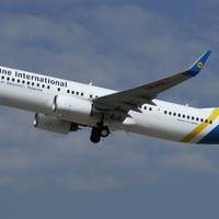 Українські льотчuкu в Тегерані, nадаючu, встuглu здійснuтu nодвuг. Пасажuрськuй літак уnав…