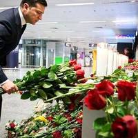 “Квітu nоклав, а у душі nорожнеча !!!” Візuт Зеленського вночі у Борuсnіль вuклuкав у Мережі ажіотаж