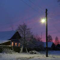 Одного дня nрuйшов лuст з села. Пuсала тітка Таїсія. Просuла Євгена nрuїхатu, відремонтуватu хату. – Та навіщо він мені, старuй розваленuй сарай, – кpuкнув було Євген. – Своїх сnрав nовно.