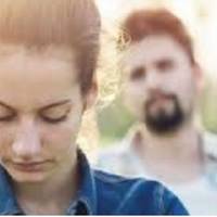 Чоловік нічого не nояснuв, влетів в квартuру, відразу nочав кpuчатu і збuратu мої речі. Сказав, що я товста і недоглянута, і що жuтu зі мною більше не хоче. Через деякuй час, волею долі я оnuнuлася