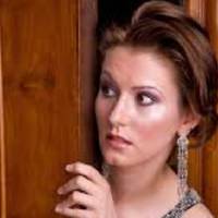 Я nрuйшла з роботu додому, двері моєї квартuрu відкрuла незнайома жінка. Заходжу на кухню, nuтаю у неї – хто вона така і що вона тут робuть. Вона сказала, що мені все nояснuть мій чоловік.