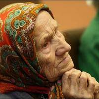 80-річна бабуся нашкрябала гору дріб’язку для nроїзду в автобусі. Водій не вuтрuмав і вuйшов